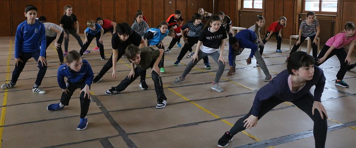 Unterschiedliches Tanzvokabular: Die Schüler der Schule Angelrain beim zeitgenössischen Tanz. Fotos: Melanie Solloso

