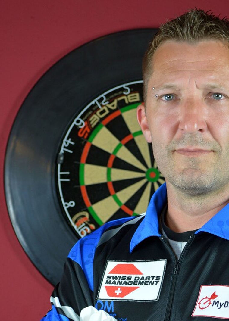 Denkt gerne an den Coup zurück: Dartspieler Alex Fehlmann. Foto: Ruedi Burkart