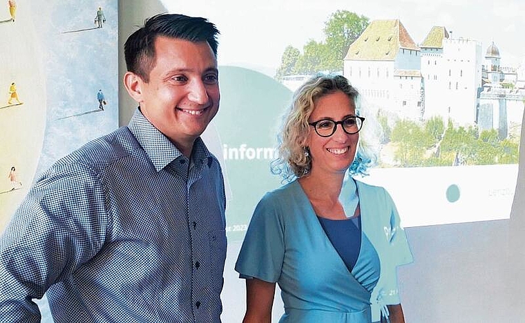 Informierten über wichtige Traktanden der nächsten Einwohnerratssitzung: Vizeammann Andreas Schmid und Stadträtin Barbara Portmann. Foto: Fritz Thut