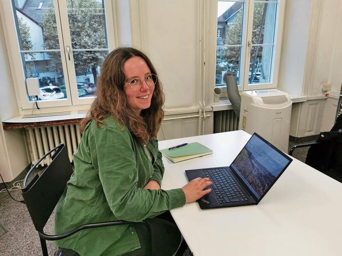 Elena Siegrist erstellt im Rahmen ihrer Dissertation Klimaszenarien, um den Zahlen und Tabellen rund um den Klimawandel Visualisierungen zu geben. Foto: Verena Schmidtke