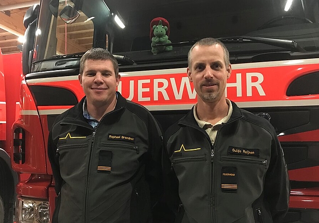 <em>«Ich darf eine top ausgerüstete Feuerwehr übernehmen»:</em> Der neue Kommandant Raphael Brandner (links) mit dem Noch-Kommandanten Guido Reijnen. Foto: Hanny Dorer