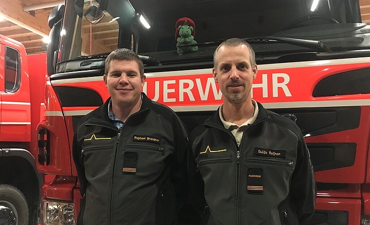 <em>«Ich darf eine top ausgerüstete Feuerwehr übernehmen»:</em> Der neue Kommandant Raphael Brandner (links) mit dem Noch-Kommandanten Guido Reijnen. Foto: Hanny Dorer