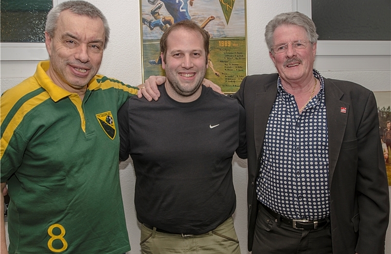 Zwei Vorbilder für den neuen FCN-Präsidenten Patrick Fricker: Der neugewählte Ehrenpräsident Patrick Braun (links) und der erste Ehrenpräsident Max Suter (rechts) mit jeweils über 20 Jahren Präsitätigkeit. Foto: Peter Winkelmann