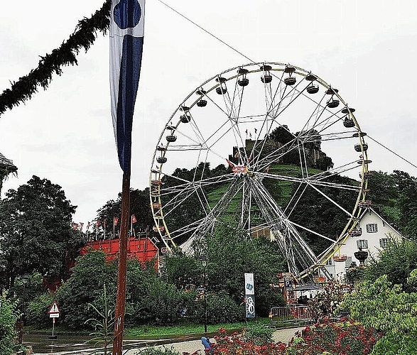 Lunapark auf der Seifi: Grösstes Riesenrad der Schweiz mit drehenden Gondeln. Foto: Fritz Thut
