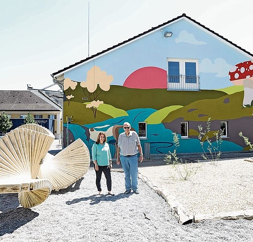 Freuen sich über die Begegnungszone: Cindy Durrer und Roland Huggler. Foto: Deborah Bläuer
