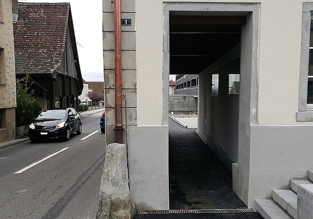 Bekommt einen eingängigen Namen: Der Fussgängerdurchgang beim Seenger «Bären» heisst «Bärengässli». Foto: tf