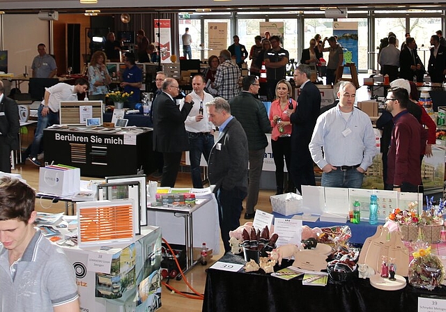 Gut besucht: Über 60 Aussteller präsentierten ihr Unternehmen an der Tischmesse in Möriken-Wildegg. Foto: Mattia Bochicchio