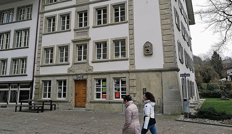 In der Stadtbibliothek gibt es ein neues Angebot für Menschen mit Lese- und Schreibschwäche.Foto:  Fritz Thut