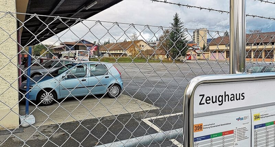 Laut alt Stadtammann Hans Huber gut geeignet als Kantonsschulstandort: Das Zeughausareal im Westen von Lenzburg. Foto: Fritz Thut
