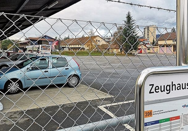 Laut alt Stadtammann Hans Huber gut geeignet als Kantonsschulstandort: Das Zeughausareal im Westen von Lenzburg. Foto: Fritz Thut
