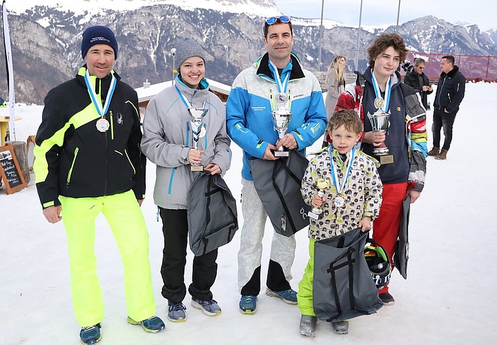 <em>Die Besten: </em>Die Kreismeister des Ski- und Snowboardtages.Foto: zvg