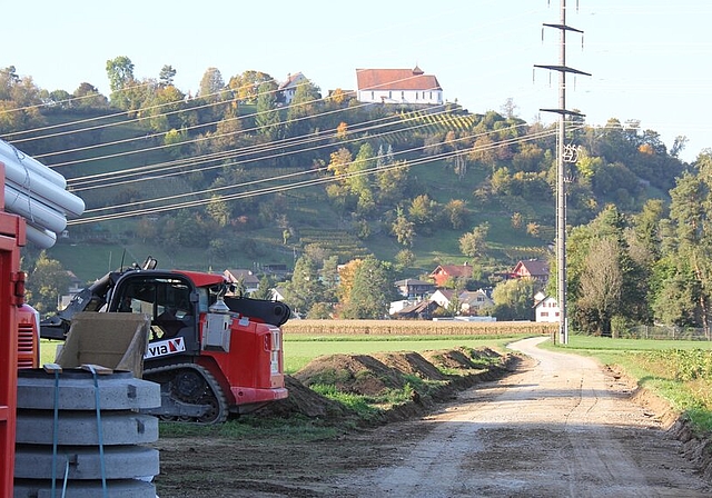 <em>Am Seenerweg: </em>Die Baumaschinen sind aufgefahren. <em>Foto: Alfred Gassmann</em>