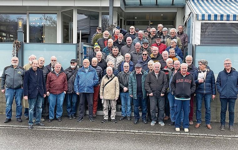 Der «Seener Männerstamm» vor dem «Schützen» in Aarau.Foto: zvg