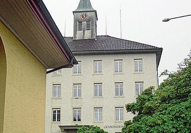 «Wahrzeichen von Böju»: Das Alte Schulhaus soll saniert werden. Foto: Fritz Thut