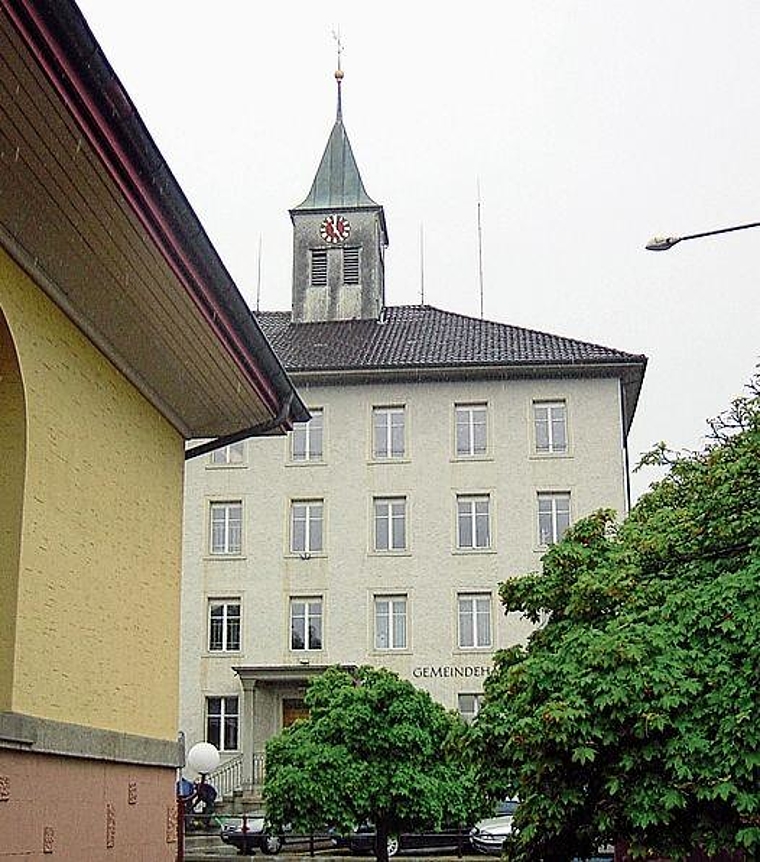 «Wahrzeichen von Böju»: Das Alte Schulhaus soll saniert werden. Foto: Fritz Thut