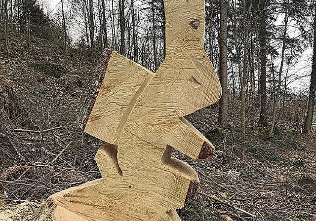 Von unbekannt kreiert: Osterhase mit Hutte im Gebiet Bann. Foto: Manuela Page