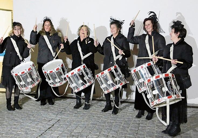 Übernahme der Regentschaft: Mit dem Eintrommeln der Tambourinnen beginnt die dreitätige «Weiberherrschaft». Foto: Romi Schmid