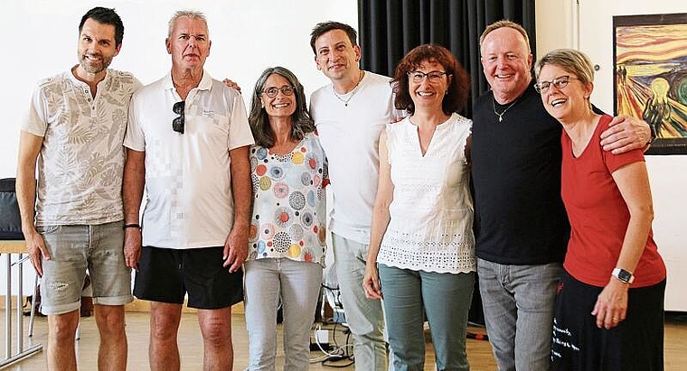 Freuen sich auf das Freilichttheater auf dem Eichberg: OK-Präsident Andi Fey, Medienverantwortlicher Jürgen Sahli, Regieassistentin Marianne Rohr, Regisseur Rolf Sommer, Gaby Merz, Kostüme, musikalischer Leiter Urs Erdin und Monika Eichenberger, R