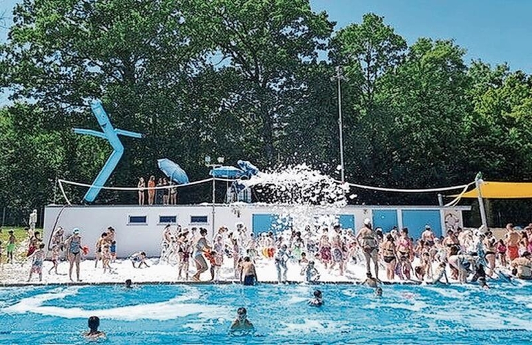 Bekannt für die besten Schaumpartys: Die Badi Walkematt Lenzburg.Foto: zvg