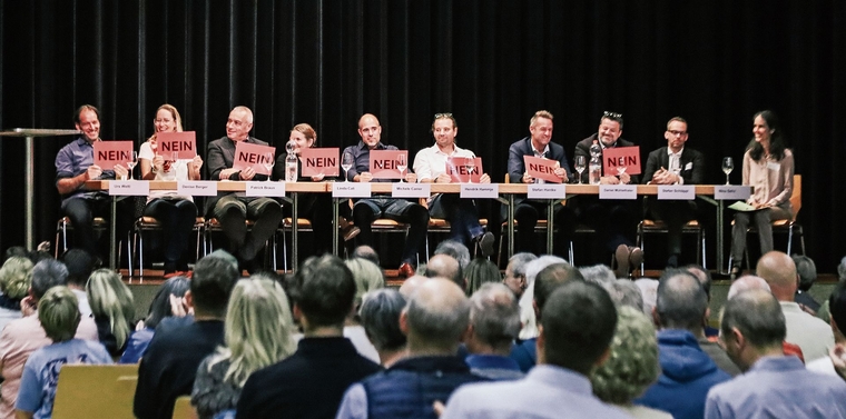 Fusion? Nein Danke! Auf die Publikumsfrage nach einer allfälligen Fusion mit Lenzburg ist die Antwort der Kandidierenden klar.Foto: Romi Schmid