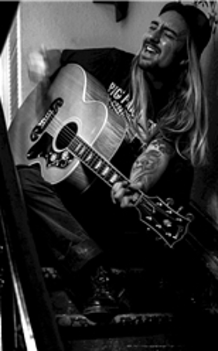 <em>Gitarre und Stimme:</em> Der Singer-Songwriter Mirco Schifferle legt Wert auf gute Texte.