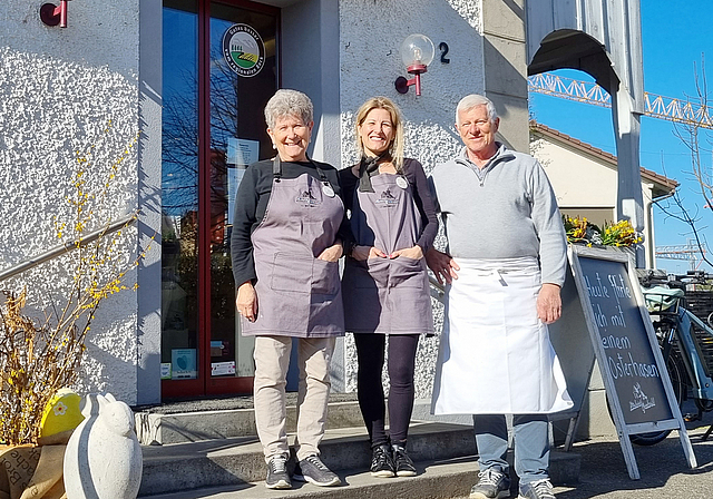 Bäckerei Gradwohl:  Claudia Geissmann-Gradwohl führt das Familienunternehmen in vierter Generation. Unterstützt wird sie von den Senior-Chefs Georges und Irene Gradwohl. Foto: Romi Schmid 