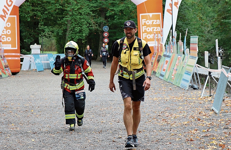 Weltrekordlauf: Luigia Giroud und ihr Begleiter Marco Zobrist auf der Strecke.Foto: Verena Schmidtke