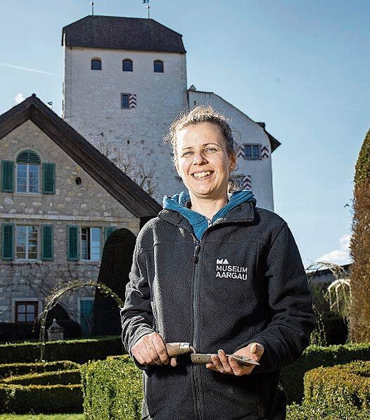 Arbeitet  auf Schloss Wildegg: Gärtnerin Melissa Gögele. Foto: MA/Pascal Meier