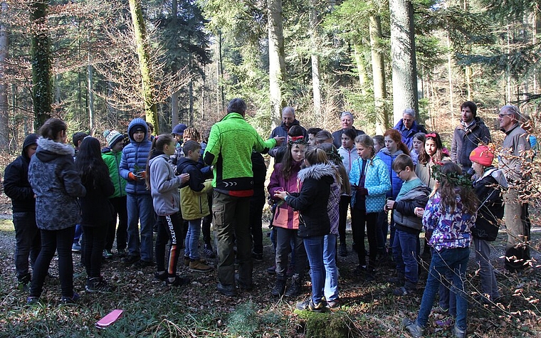<em>Viel über den Wald erfahren:</em> Waldschultag der Forstdienste Lenzia für Mittelstufenschüler der Region. Foto: Alfred Gassmann