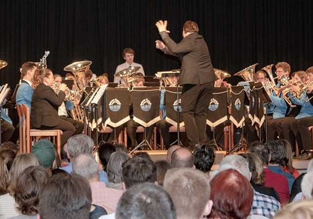 <em>Logistisches Meisterstück: </em>60 Musiker der A- und B-Band spielten gemeinsam die «Overture To The Opera Norma». Foto: Peter Winkelmann