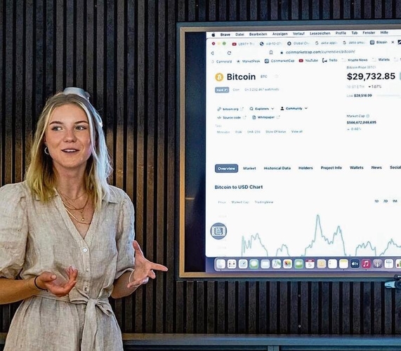Livia Schröder Ist ein Kind der Digitalisierung. Damit geht auch der Umgang mit Kryptowährungen einher. Ein Thema, wo in der breiten Bevölkerung noch grosse Wissenslücken bestehen. Foto: zvg