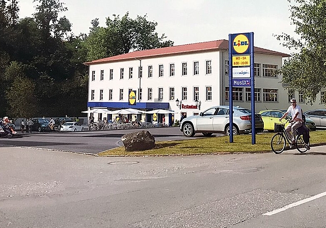 Das Fabrikflair bleibt erhalten: Visualisierung der neuen Niederlenzer Lidl-Filiale von der Hauptstrasse aus. Foto:zvg