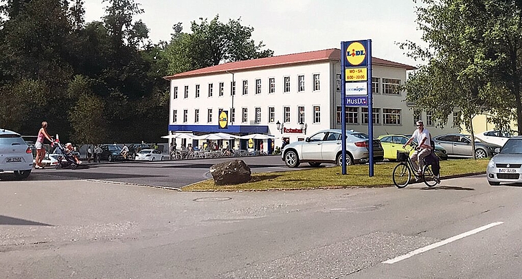 Das Fabrikflair bleibt erhalten: Visualisierung der neuen Niederlenzer Lidl-Filiale von der Hauptstrasse aus. Foto:zvg