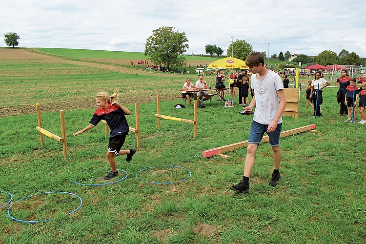 Mit Schnelligkeit und Geschick durch den Parcours.Foto: DHu Mit Schnelligkeit und Geschick durch den Parcours.Foto: DHu