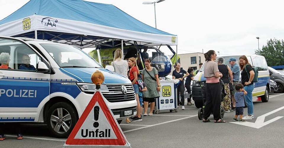 Hautnah erleben: Die Rettungsorganisationen zeigten ihr Können.Foto: Romi Schmid