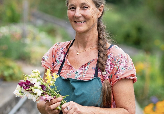 Arbeitet auf Schloss Wildegg: Gärtnerin Tanya van der Laan.Foto: MA/Pascal Meier