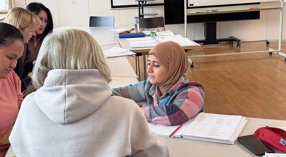 Sima Hamnawa will den Frauen in ihren Kursen nicht nur die Sprache vermitteln, sondern auch Sicherheit geben und das Gefühl, unterstützt zu sein.Foto: VSC