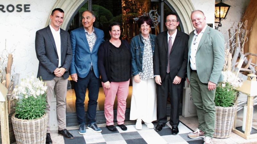 Willkommensgruss an Marc Isliker von Marlene Rey und Vorstand: von links Marc Isliker, Felix Suhner, Patricia Frey, Marlene Rey, Dieter Studer, André Meier Foto: Alexander Studer