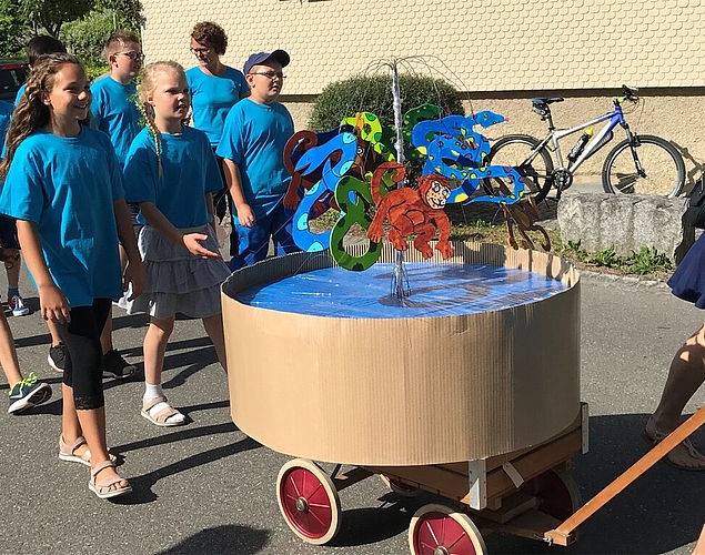 Affenbrunnen: Eine fantasievolle Kopie nahm am Festumzug teil.