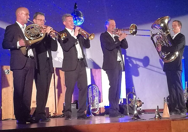 Bestritten das Eröffnungskonzert der Musikalischen Begegnungen Lenzburg: Die Brass-Section Generell5 mit «Brass Helden». Foto: Fritrz Thut