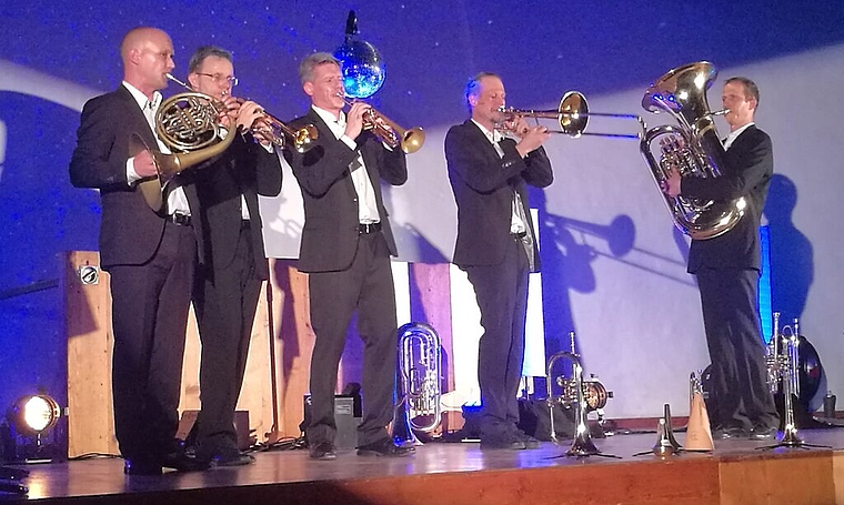 Bestritten das Eröffnungskonzert der Musikalischen Begegnungen Lenzburg: Die Brass-Section Generell5 mit «Brass Helden». Foto: Fritrz Thut