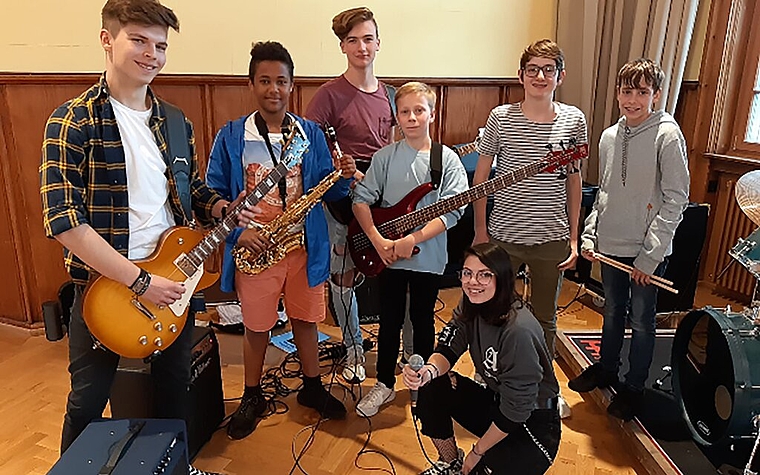 <em>Begeistert mit ihrer Musik:</em> Die erfolgreiche Schülerband The Cheap Jeans aus Lenzburg. Foto: zvg