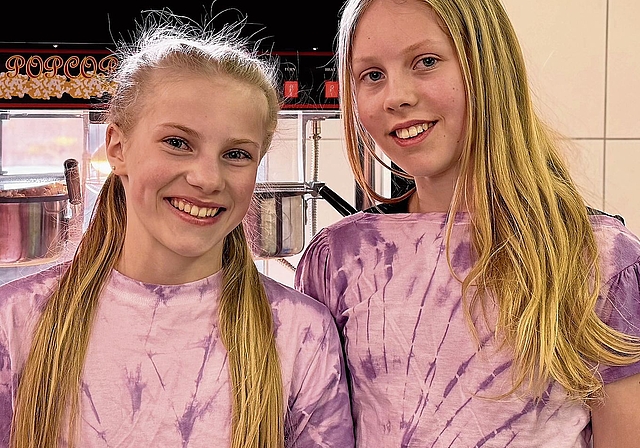 Mira und Tinea kurz vor der Aufführung.Foto: VSc