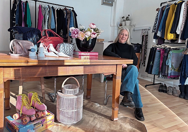 Nina Blatter stört sich an Fast Fashion und will in ihrem Laden in Seon nur qualitativ hochwertige Kleidung anbieten und entgegennehmen. Foto: Anja Suter