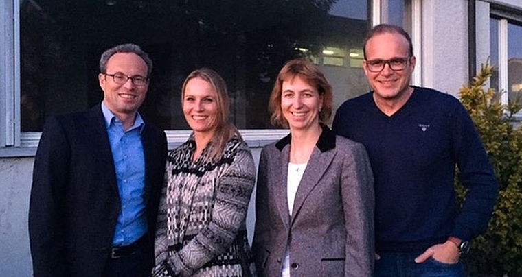 Sind für den Aufbau und den Betrieb der neuen Tagesstrukturen in Rupperswil zuständig: Max Schärer, Sandra Parolini, Alexandra Wohlfahrt und Sascha Schärer vom Verein «Tagesstrukturen Rupperswil» vor dem «Frickerhaus». Foto: zvg