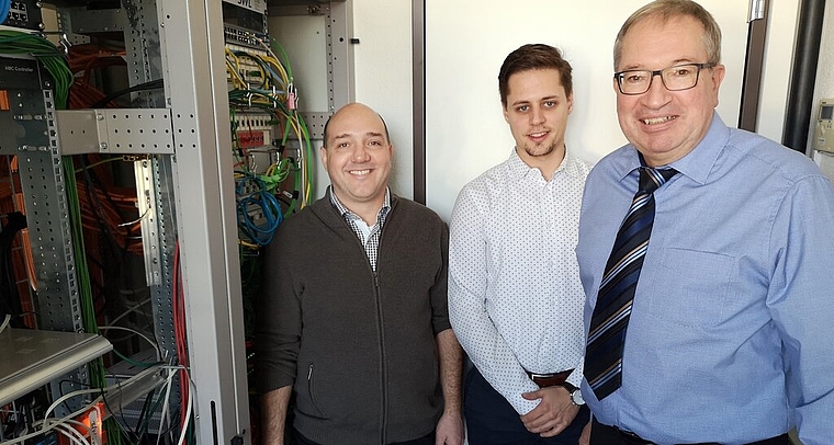 <em>Bisherige SWL-Telematik wird ausgelagert:</em> Beat Jacobi und Pascal Gnepf vom künftigen Unternehmen NETrium ICT solutions GmbH zusammen mit SWL-Geschäftsführer Markus Blättler. Foto: Fritz Thut