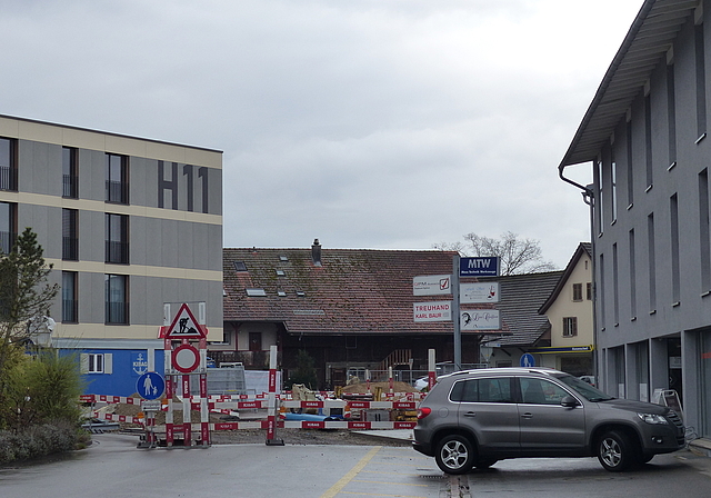 Der Dorfplatz in Hunzenschwil: Ist aktuell eine Baustelle, voraussichtlich wird er gegen Ende Jahr fertiggestellt sein. Foto: Deborah Bläuer
