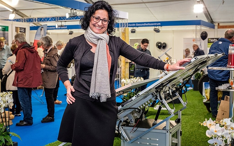 Rundum zufrieden mit der Lega’17: Dorothee Schwarz, Präsidentin des Organisationskomitees, inmitten des Messe-Geschehens. Foto: Peter Siegrist