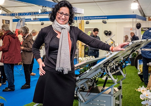 Rundum zufrieden mit der Lega’17: Dorothee Schwarz, Präsidentin des Organisationskomitees, inmitten des Messe-Geschehens. Foto: Peter Siegrist