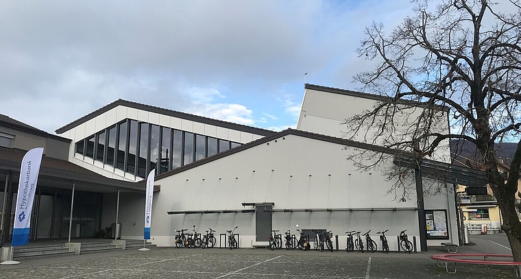 <em>Von aussen immer noch attraktiv:</em> Der 1956 gebaute Gemeindesaal in Möriken benötigt im Innern einige Auffrischungen. Foto: Hanny Dorer